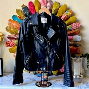 Vegan faux leather Moto jacket by Urban Republic Size M EUC